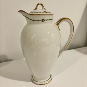 LIMOGES Charles Field Haviland coffee pot Schleiger 201 pattern GDA France white